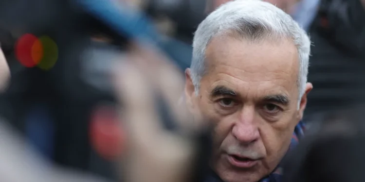 Călin Georgescu revine cu un nou mesaj, în trei limbi, în care amenință: „Vă asigur că lucrurile nu vor rămâne așa!”