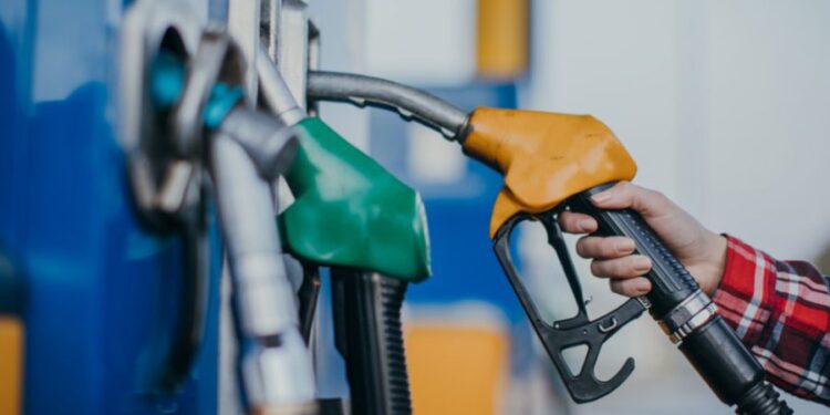 O veste rea și una bună. Benzina se scumpește, iar motorina se ieftinește