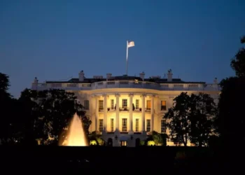 Un bărbat înarmat a fost împușcat lângă Casa Albă, la Washington, de agenți ai Secret Service