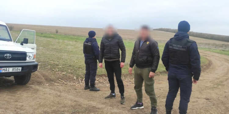 Poliția de Frontieră a reținut doi ucraineni care au trecut ilegal în Republica Moldova