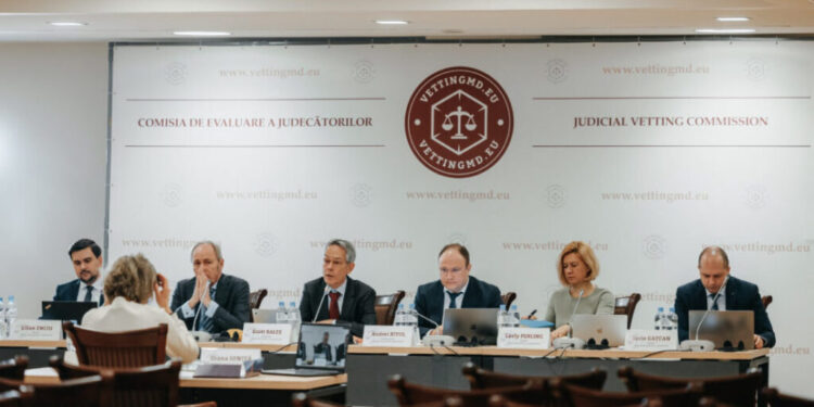 Guvernul majorează salariile membrilor comisiilor de vetting cu 50%, în timp ce feroviarii trăiesc fără venituri de jumătate de an