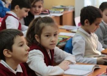 Mâine toți elevii merg la școală: Copiii întorc datoria pentru vacanța mărită de MEC la început de primăvară