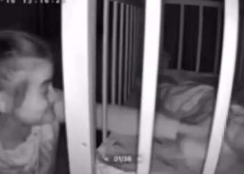 Mătușa Alisei, fetița abuzată, critică decizia asistenței sociale de a permite vizite din partea mamei