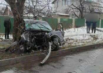 Accident rutier la Tiraspol: un șofer în reanimare după ce a lovit un copac