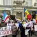 „Moldova e țara mea”, „Bașcanul nu este un infractor”, „Sandu, lasă Găgăuzia în pace” – Protest la Ambasada Moldovei din Moscova |VIDEO
