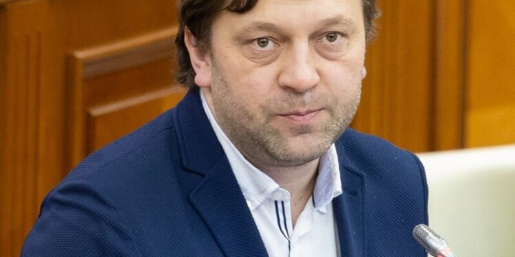 Alaiba părăseşte ministerul economiei, dar nu şi actul guvernării