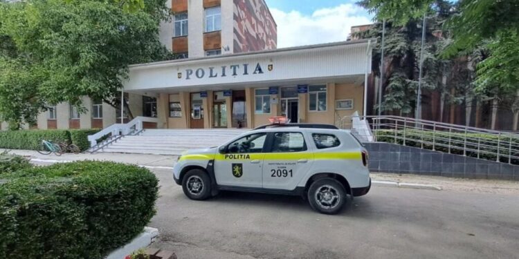 Incident violent în Sturzovca: Tânăr reținut pentru agresiune asupra unui polițist