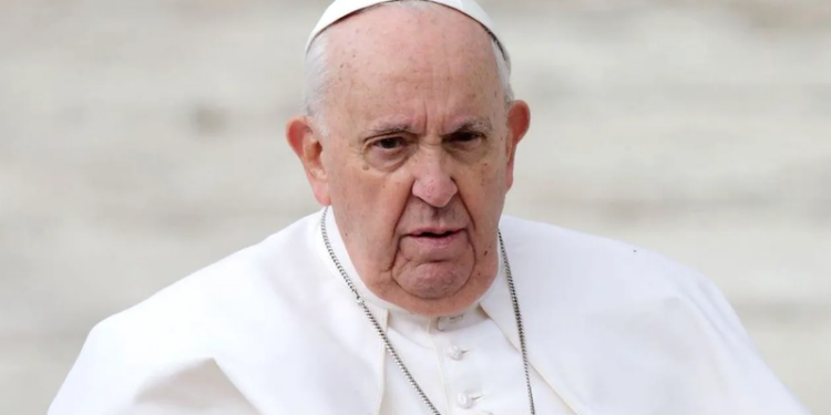 Papa Francisc nu va conduce Miercurea Cenușii din cauza problemelor de sănătate