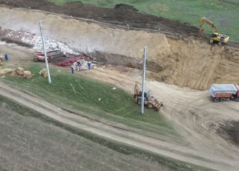 Imagini șocante din dronă: Înhumarea zeci de mii de porci afectați de pesta africană în satul Roșcani