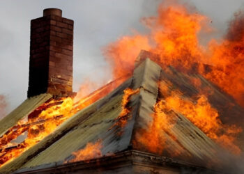 Cahul: Incendiu într-o locuință din satul Roșu. O femeie a suferit arsuri