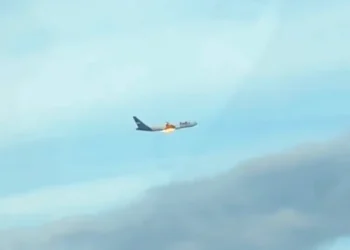 Avion FedEx nevoit să aterizeze de urgență din cauza unui motor aprins la decolare