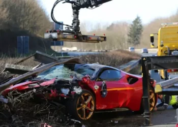 Un Ferrari de 440.000 de euro a fost distrus de șoferul care voia să-l cumpere și l-a împrumutat pentru un drive test