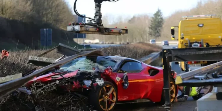 Un Ferrari de 440.000 de euro a fost distrus de șoferul care voia să-l cumpere și l-a împrumutat pentru un drive test