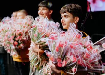 De Ziua Internațională a Femeii, echipa lui Ilan Șor a dăruit flori și felicitări în întreaga țară, aducând un omagiu femeilor