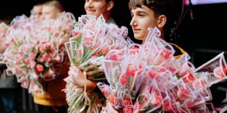 De Ziua Internațională a Femeii, echipa lui Ilan Șor a dăruit flori și felicitări în întreaga țară, aducând un omagiu femeilor