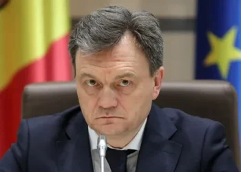 Cetățenii, de ziua lui Recean: „Îi dorim o îndreptare la psihanalist și o mătură” |VIDEO