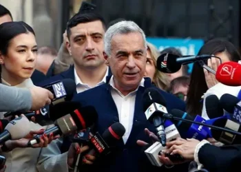 Comisia Europeană refuză să comenteze respingerea candidaturii lui Călin Georgescu: Dublu standard în abordarea proceselor electorale din Uniunea Europeană?