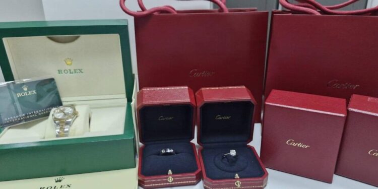 Vameșii din Chișinău au confiscat bijuterii nedeclarate din bagajul unui pasager