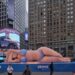 Kim Kardashian „uriașă” în Times Square: Reacțiil a o campanie publicitară îndrăzneață
