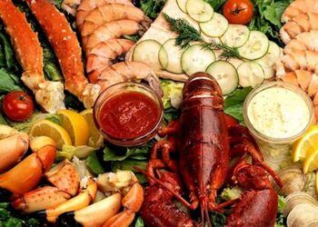 Meniu de „restaurant” la cantina angajaților Băncii Naționale: delicatese din carne, înghețată și cafea de lux pe bani publici