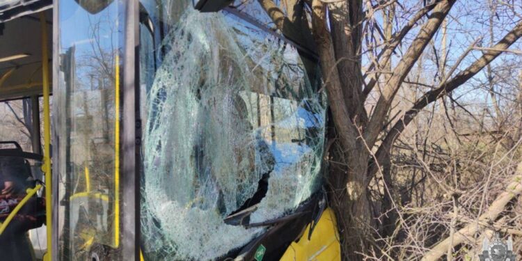 Accident tragic la Bender: Un mort și doi răniți după ce un autobuz a lovit stația de așteptare