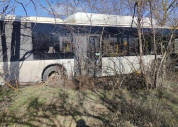 Tragedie la Bender: Un bărbat decedat și mai mulți răniți după ce un autobuz a intrat în stația de așteptare |VIDEO