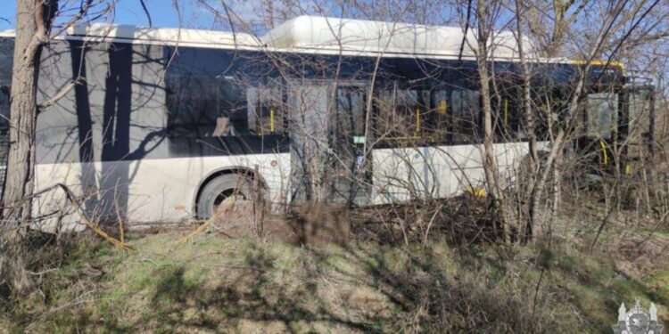 Tragedie la Bender: Un bărbat decedat și mai mulți răniți după ce un autobuz a intrat în stația de așteptare |VIDEO