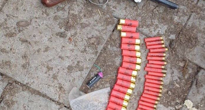 Percheziție în Călărași: Polițiștii au descoperit arme și muniții ilegale