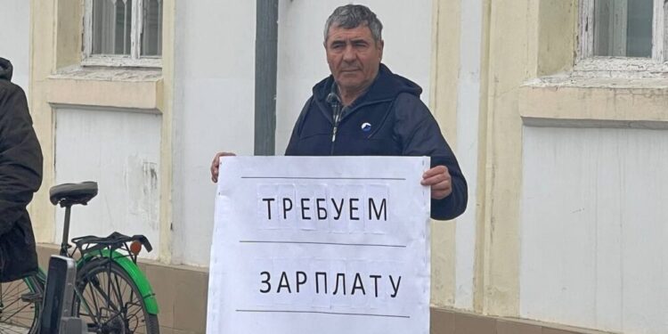 Angajații „Căii Ferate a Moldovei” fără bani pentru masa de Paște, în timp ce miniștrii și deputații se vor bucura de vacanțe și mese îmbelșugate |VIDEO