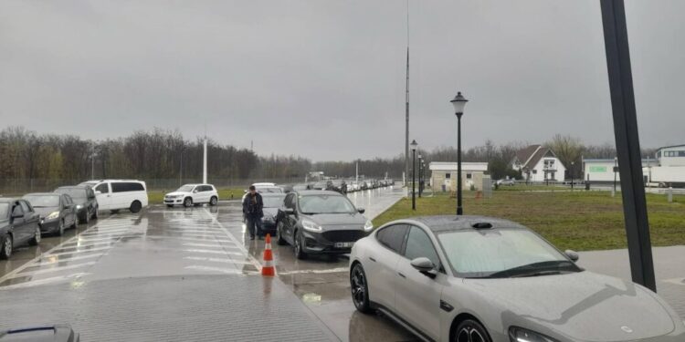 Aglomerație la ieșirea din țară prin PTF Sculeni