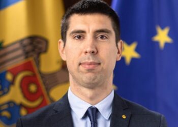 De unde atâta dispreț față de jurnaliști, domnule Popșoi? Majoritatea chișinăuienilor nu știu nici măcar numele dumneavoastră |VIDEO