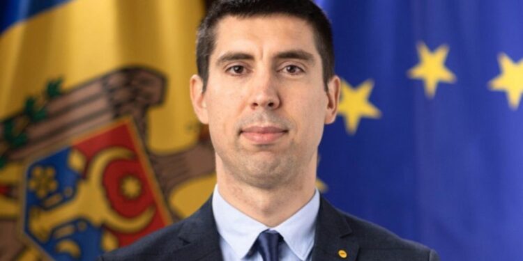 De unde atâta dispreț față de jurnaliști, domnule Popșoi? Majoritatea chișinăuienilor nu știu nici măcar numele dumneavoastră |VIDEO