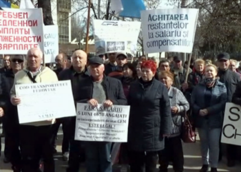 „Nu avem bani de mâncare!” – Feroviarii protestează și cer plata urgentă a salariilor restante