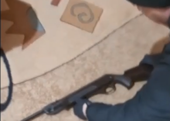 Patru bărbați din raionul Drochia reținuți pentru deținerea ilegală de arme și muniții