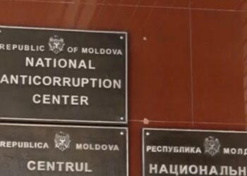 Bașcanul Găgăuziei, reținută de mascați și interogată ore întregi la aeroport. Unde se îndrepta Evghenia Guțul?