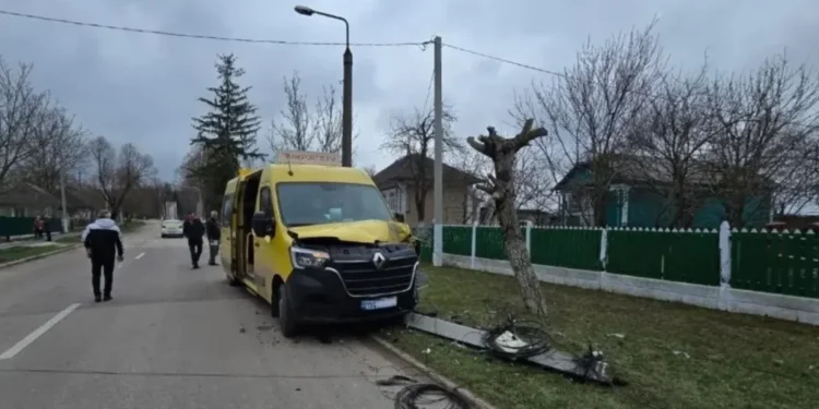 Microbuz școlar din Ocnița implicat într-un accident rutier
