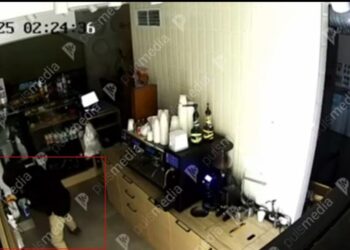 Hoț cu ghinion. Momentul în care a jefuit o cafenea din Chișinău,surprins de camerele de supraveghere