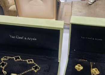 Bijuterii de lux nedeclarate, depistate la vamă la Leușeni