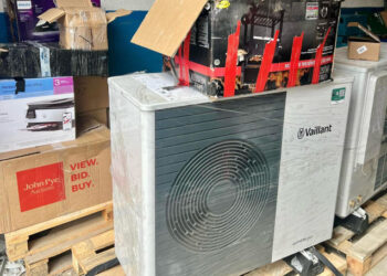 Tânăr prins cu mărfuri nedeclarate de sute de mii de lei la vamă