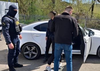 Doi polițiști de patrulare și un intermediar, reținuți de CNA pentru o mită de 60.000 de lei