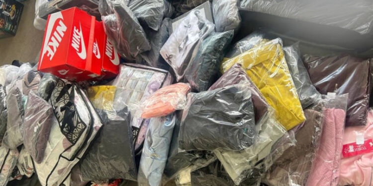 Chișinău: Articole vestimentare fără acte de proveniență, depistate de echipele mobile ale Vămii