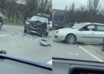 Accident la Sîngerei. Două mașini s-au lovit violent
