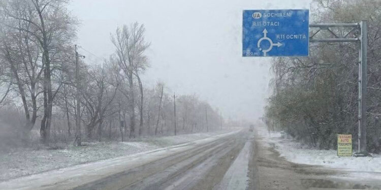 Șoferi, atenție! Condiții de iarnă pe drumurile din Soroca, Briceni, Edineț și Șoldănești