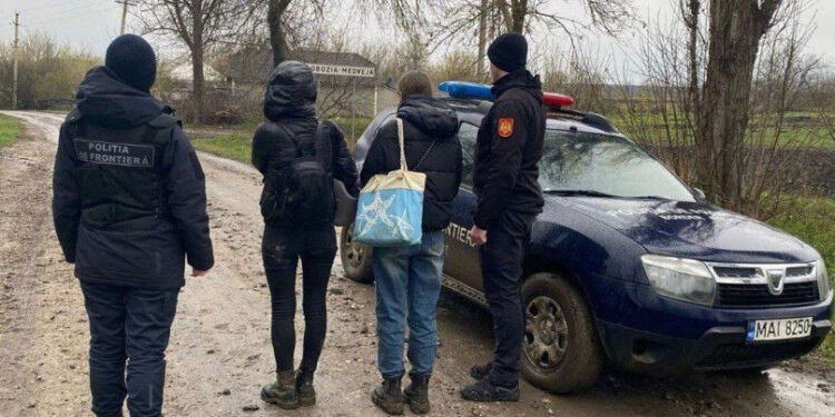 Două ucrainence, reținute la frontieră după ce au intrat ilegal în R. Moldova