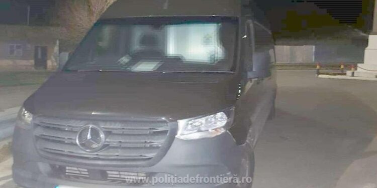 Bărbat cu cetățenie dublă, prins la volan cu permisul suspendat