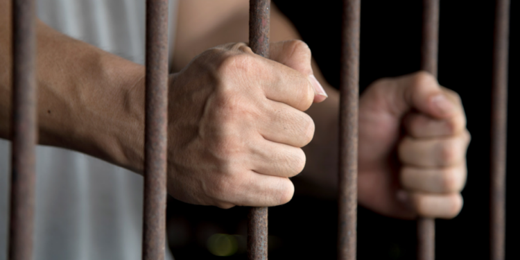 Tentativă de asasinat la comandă: Bărbat condamnat la 10 ani pentru că a vrut să-și ucidă fosta soție