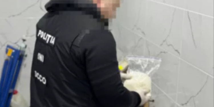 Grupare criminală destructurată în Chișinău: Doi membri reținuți pentru trafic de droguri